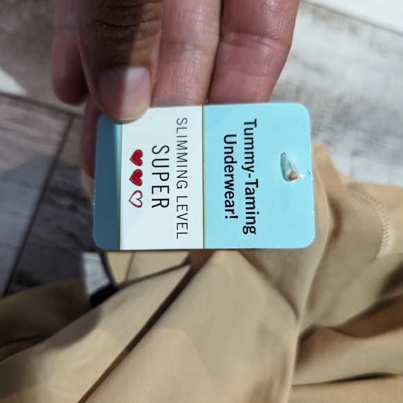 Spanx tummy taming underwear! Nude new with tags size m - Picture 4 of 4